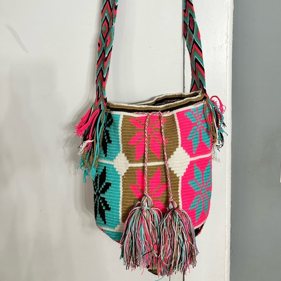 Wayuu Colombian tribe hand made “mochila” Crossbody bag - Picture 4 of 6